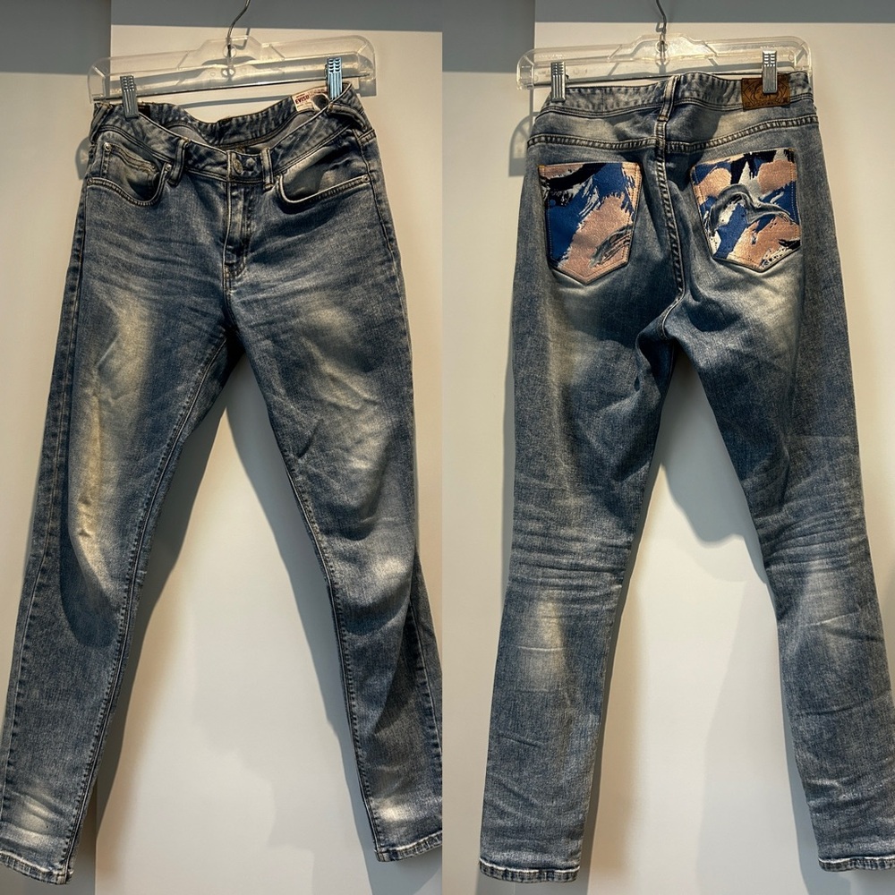 Rare find!!! EVISU Japanese custom embroidered denim size 27